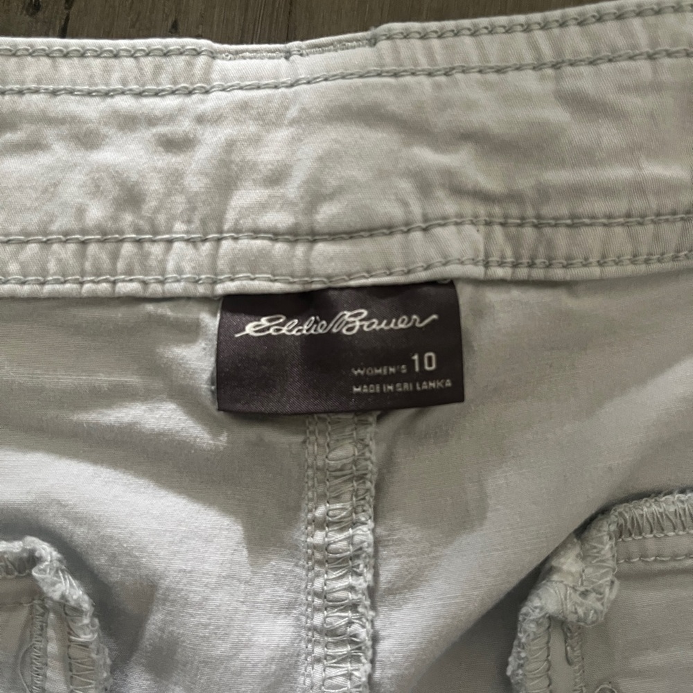 Eddie Bauer Women’s Grayish White Khaki Shorts Size 10 - Picture 3 of 11